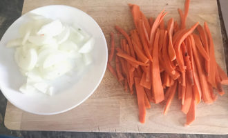 Морковь и лук для плова