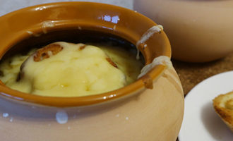Французский луковый суп по классическому рецепту