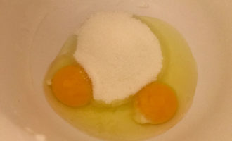 Яйца и сахар