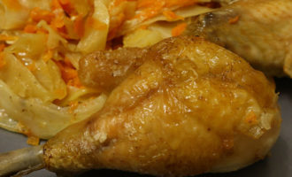 Курица с капустой в рукаве в духовке