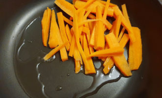 Обжаривание моркови
